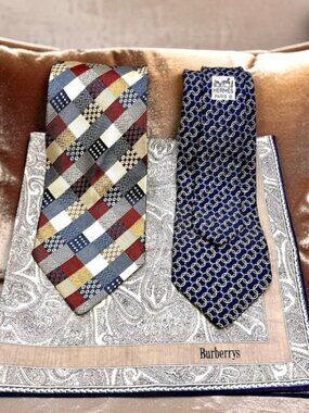 Set: 2Classic Neck-Ties SilkHERMES Paris & Brighton House +1 Burberry Handker(70